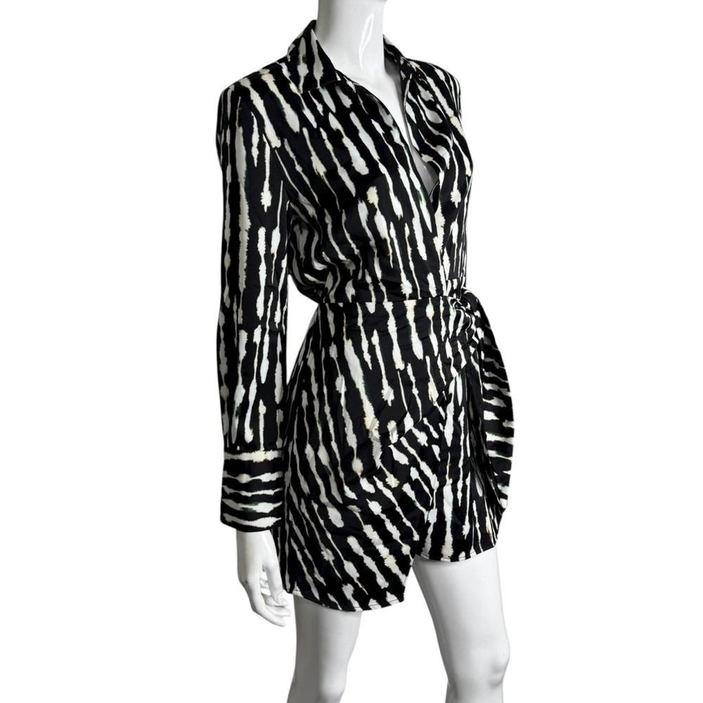House of Harlow 1960 Black and White Abstract Long Sleeve Midi Wrap Dress - Picture 4 of 9